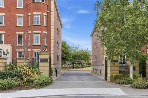 70 Radcliff Hall, St. Johns Road, Sandymount, Dublin 4