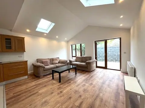 Woodstown Rise, Woodstown Village, Ballycullen, Dublin 16