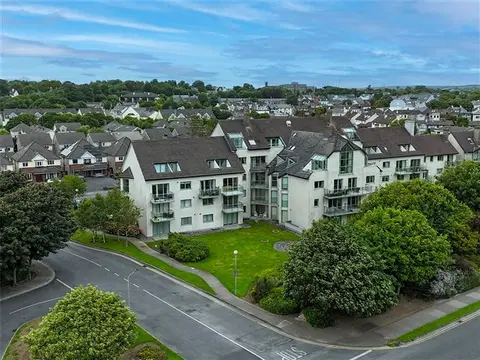 11 Aras Na Tra, Cois Cuain, Salthill, Galway